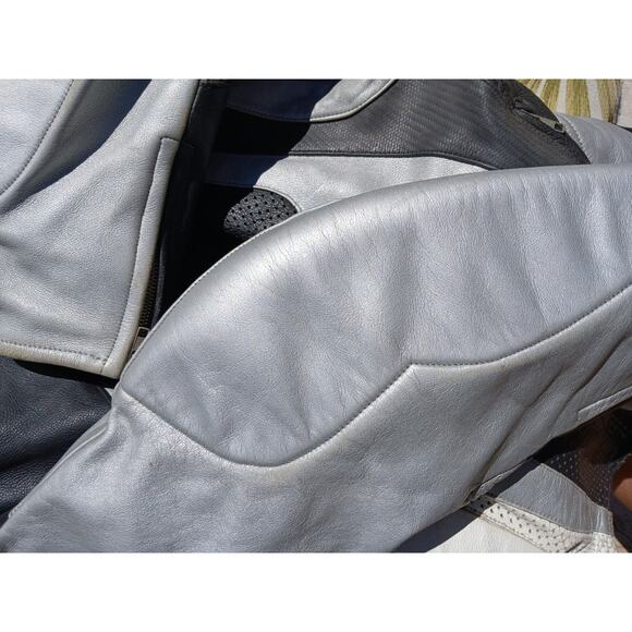 Teknic Violator Motorcycle Jacket Sz M / L Leather Silver Black White Sliders - Picture 11 of 16